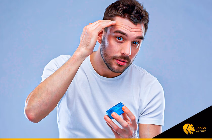 ¿Por qué mi cabello queda encrespado después de usar gel?