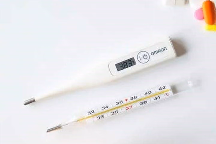 ¿Qué es el tubo capilar de un termómetro de mercurio?