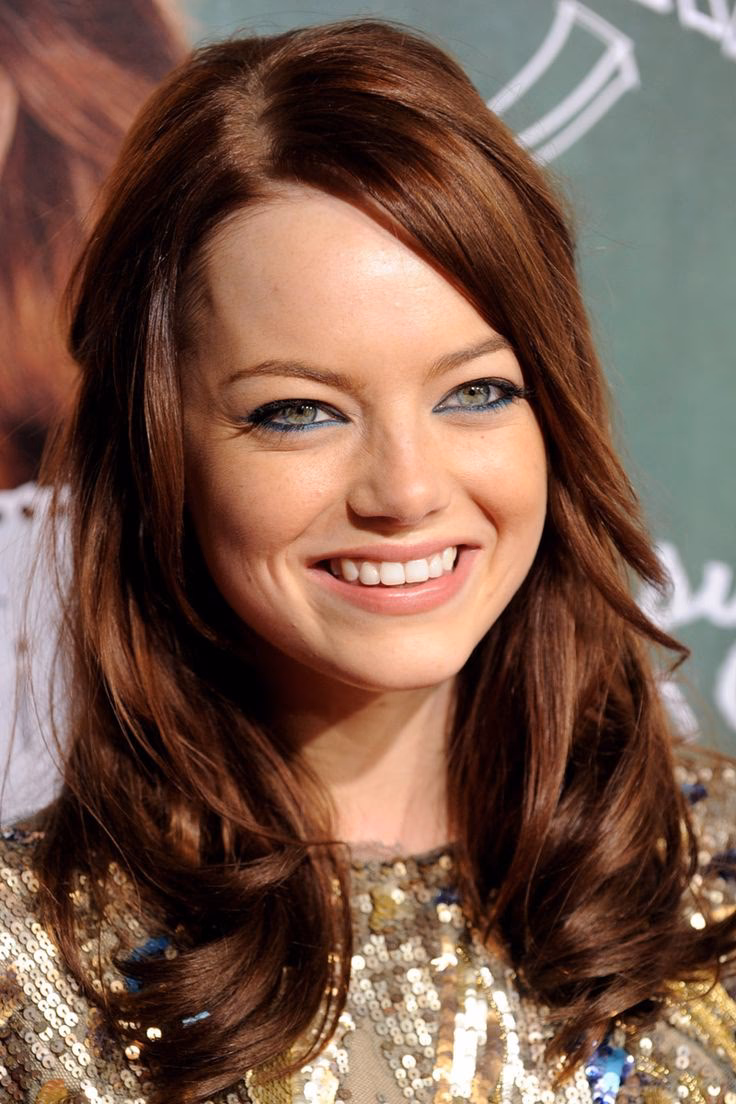 ¿Por qué Emma Stone se tiñó el pelo de negro?