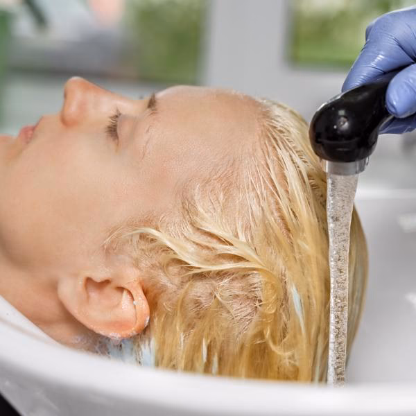 ¿Cómo es mejor decolorar el cabello limpio o sucio?