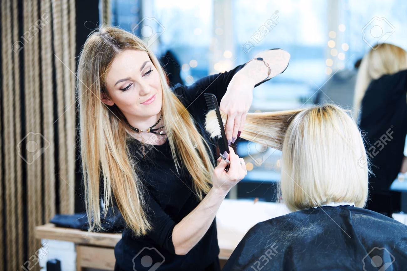 ¿Qué trabajos hace un estilista profesional?