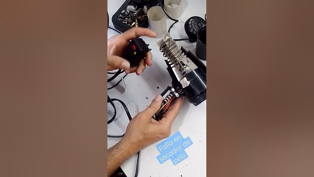 ¿Por qué mi secador de pelo se pone rojo?