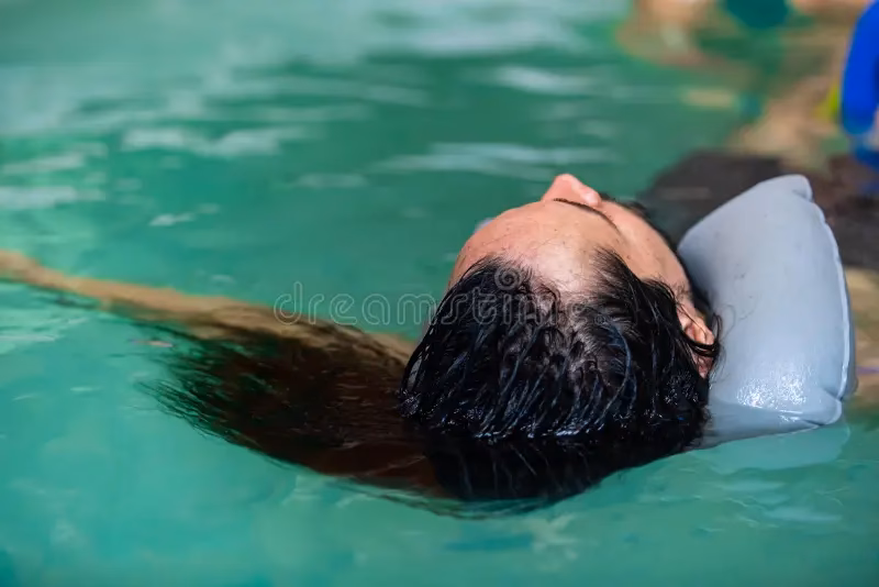 ¿Qué significa si tu cabello flota en el agua?