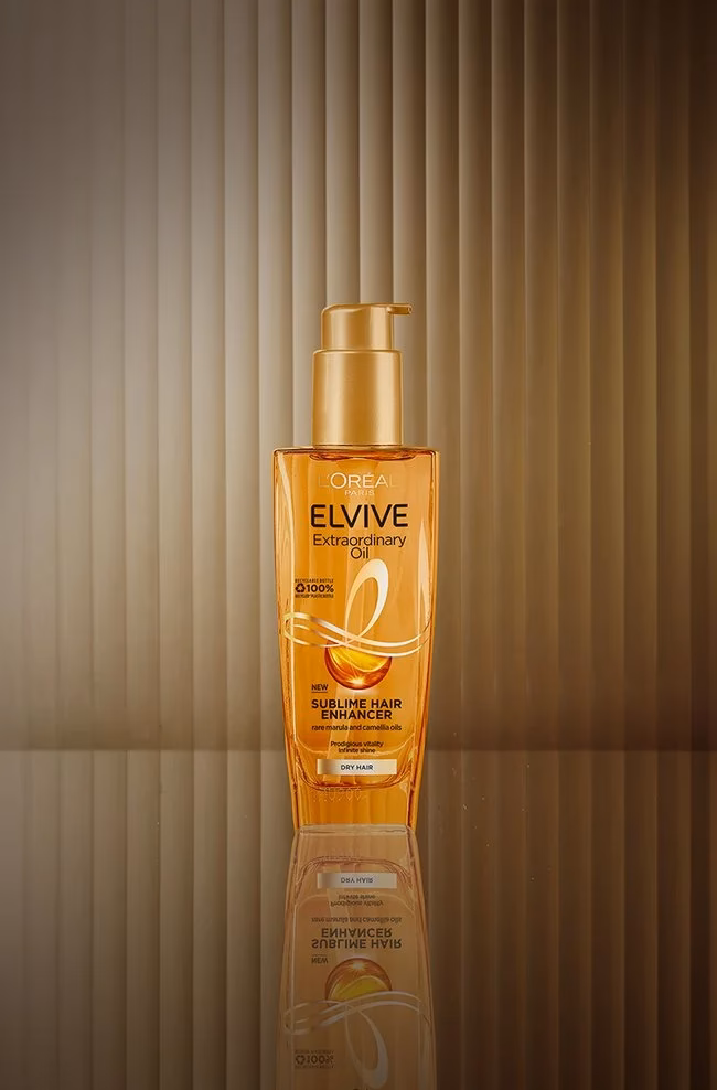 ¿Cómo se aplica el serum de L'Oréal en el cabello?