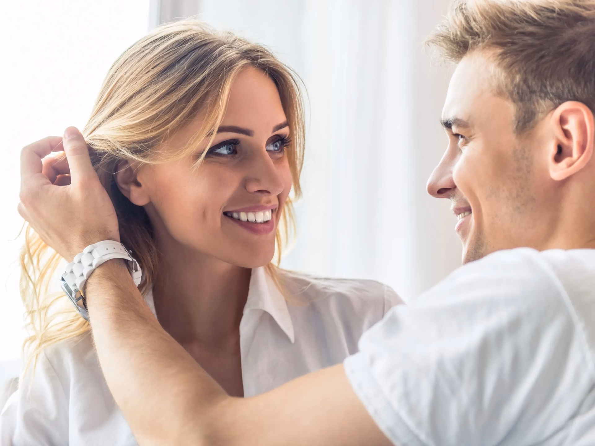 ¿Tocarse el pelo significado psicología?