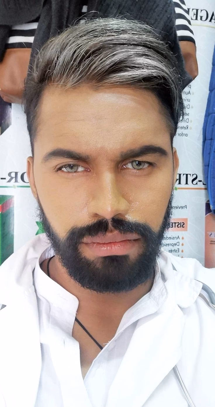 ¿Cómo se llaman los chicos con cabello plateado?