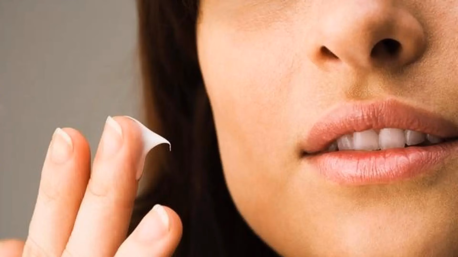 ¿Qué hace la parafina en el cabello?