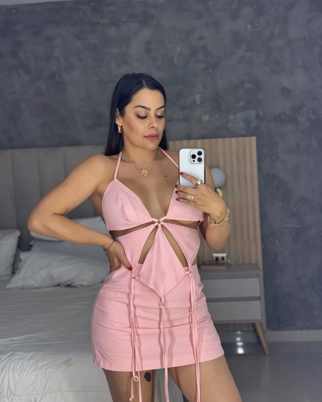 ¿Cómo se hizo famosa Larissa Riquelme?