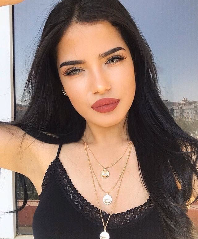 ¿Qué color de maquillaje combina con el negro?