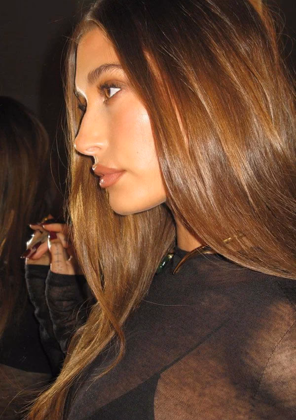 ¿Qué color de cabello tiene Dulce María?