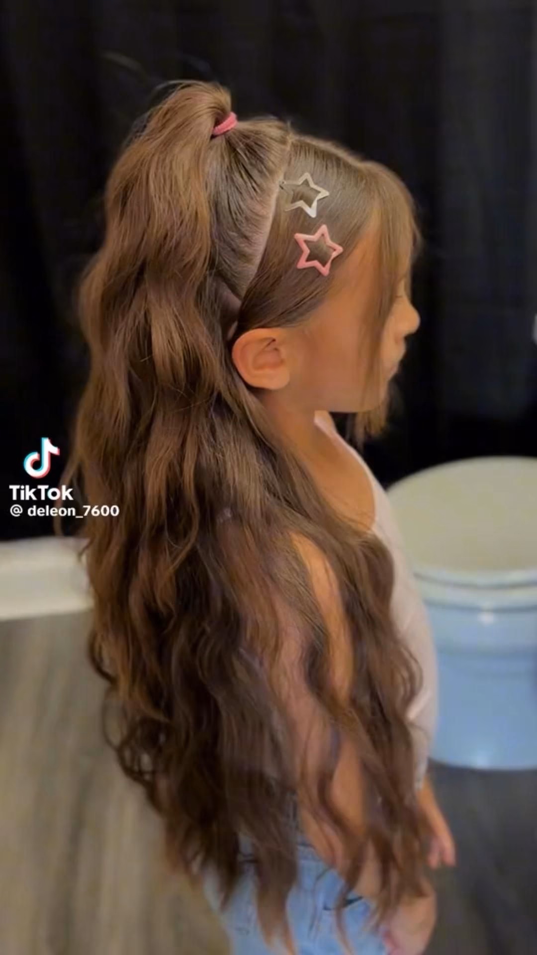 ¿Cómo se llama la tiktoker que tiene el pelo largo?