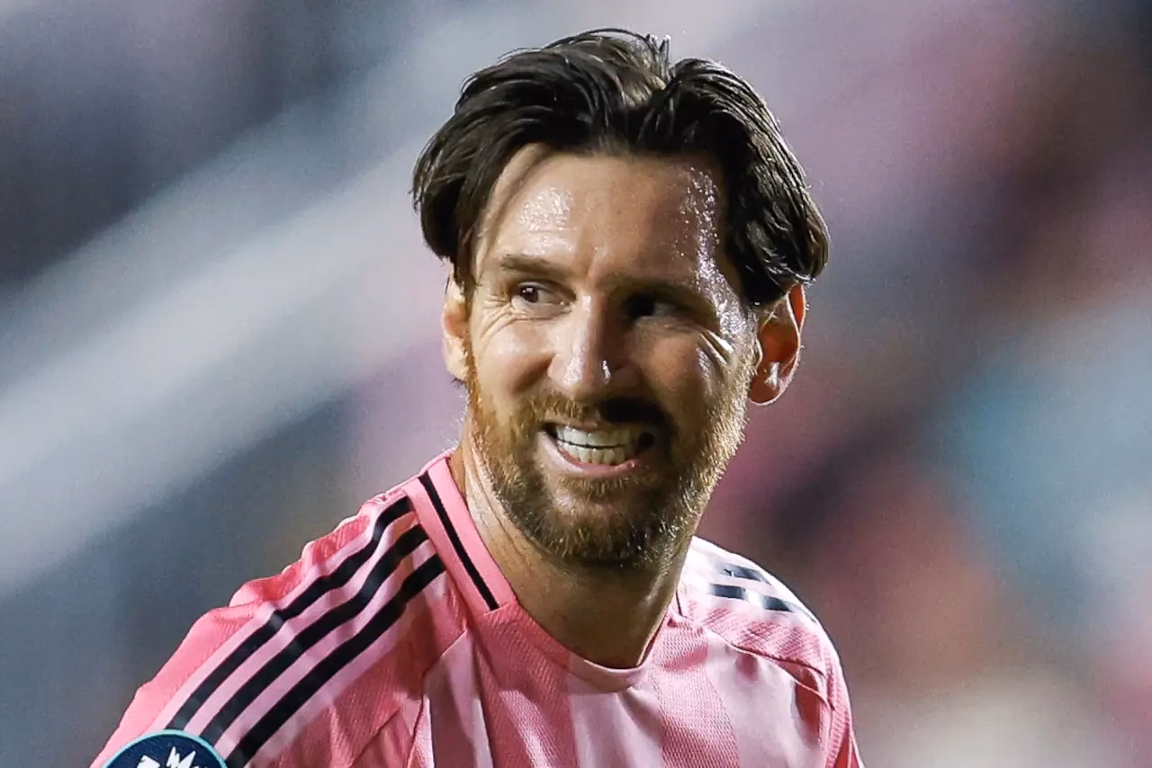 ¿Cuanto le cortan el pelo a Messi?