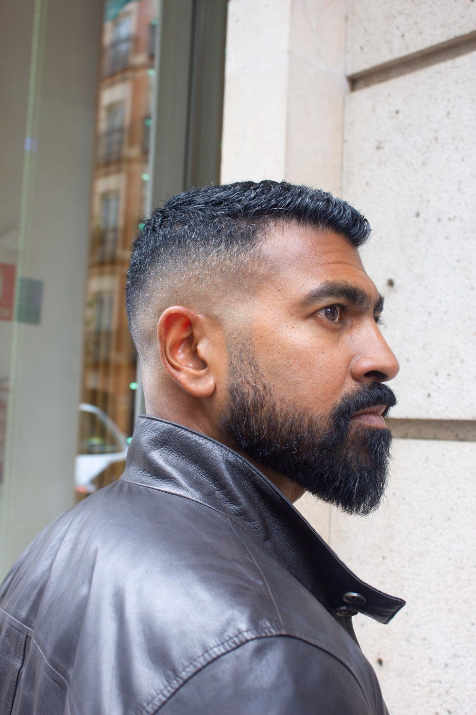 ¿Qué corte de pelo es popular actualmente entre los hombres?