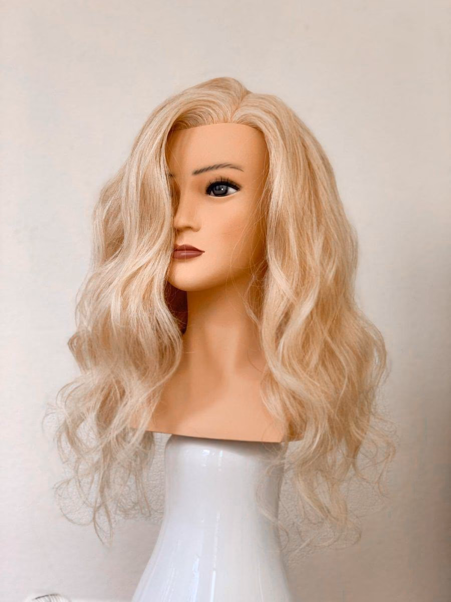 ¿De qué está hecho el cabello de las muñecas?