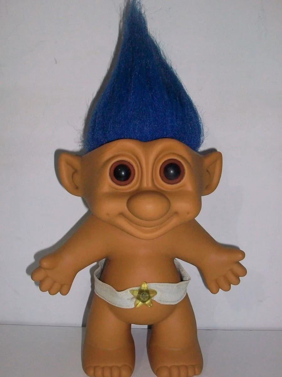 ¿Cómo se llaman los muñecos que tienen los pelos parados?