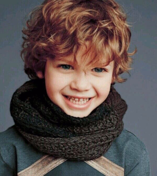 ¿Qué genotipo hace que un niño tenga el cabello ondulado?