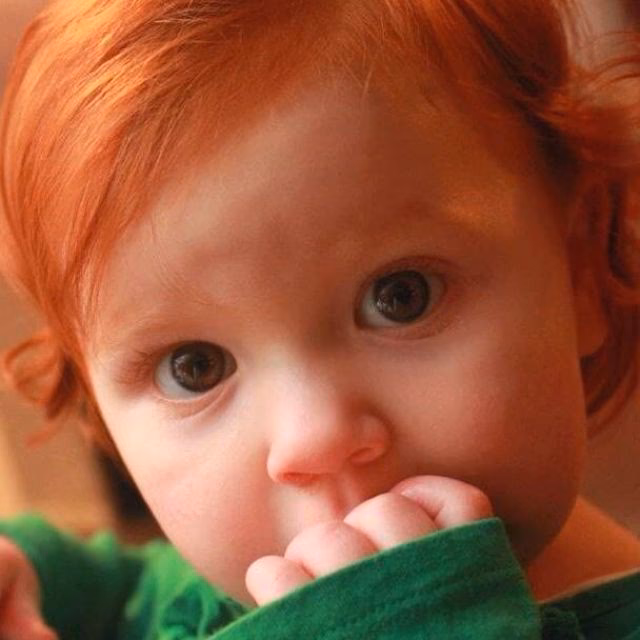 ¿Qué color de ojos suelen tener los pelirrojos?