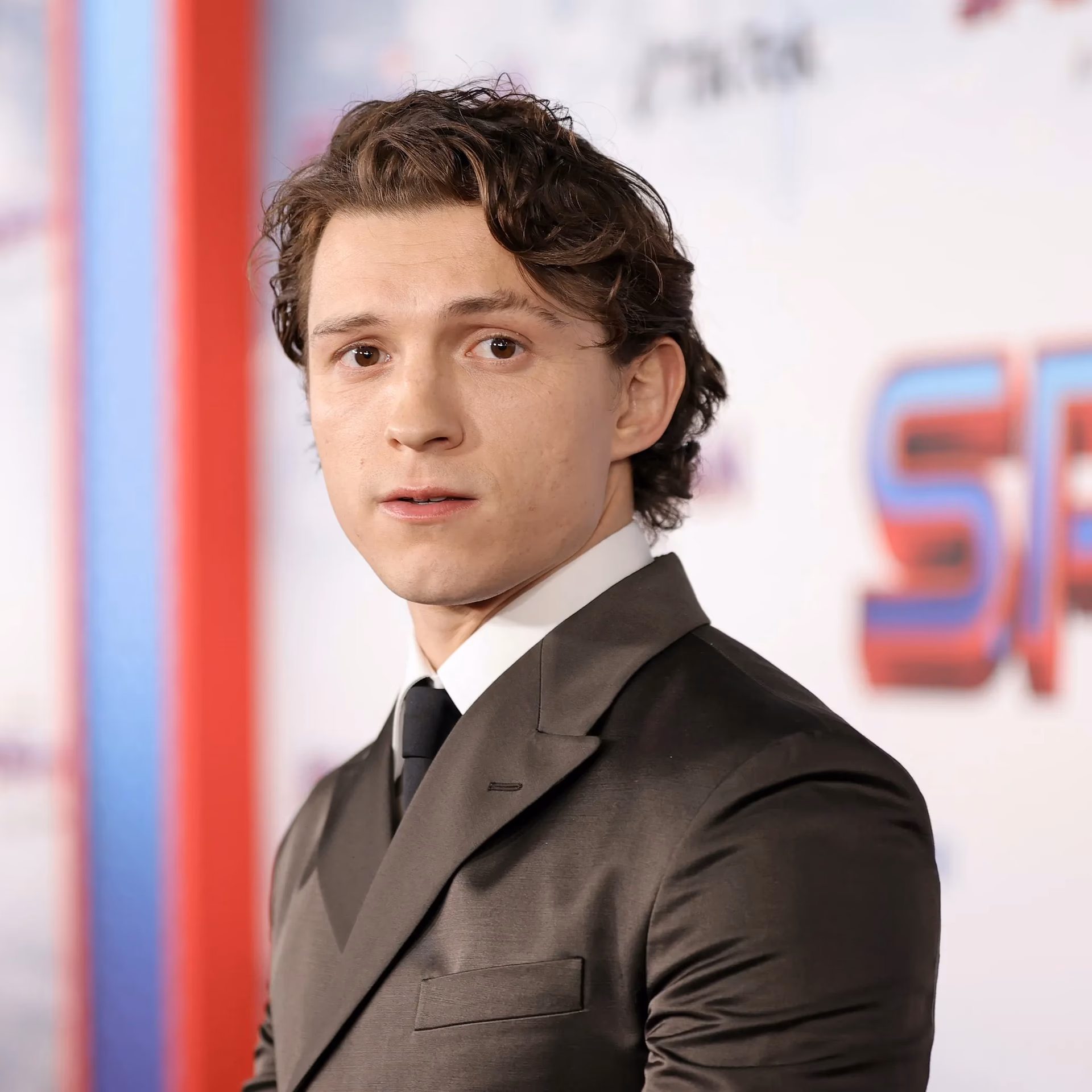 ¿Cómo se llamaba el corte de pelo de Tom Holland?