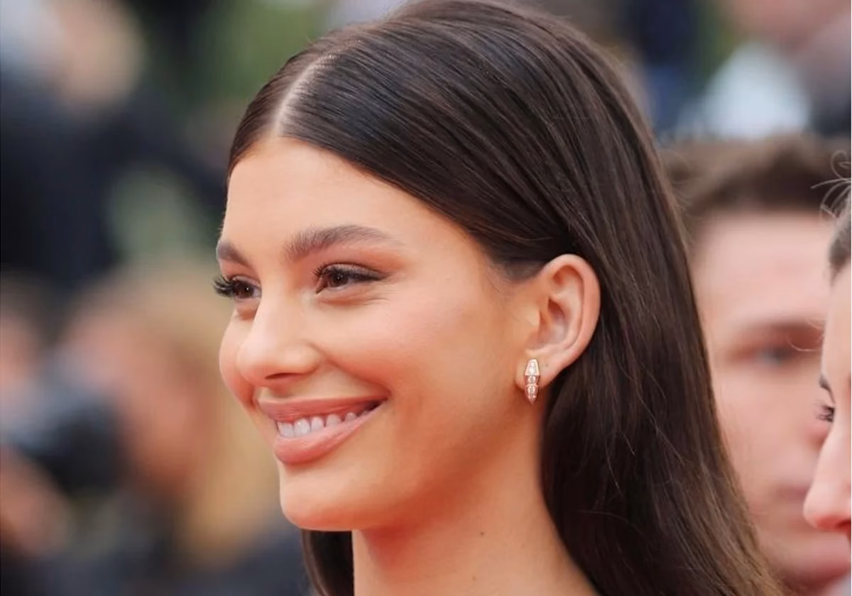 ¿Qué corte de pelo favorece a la raya en medio?