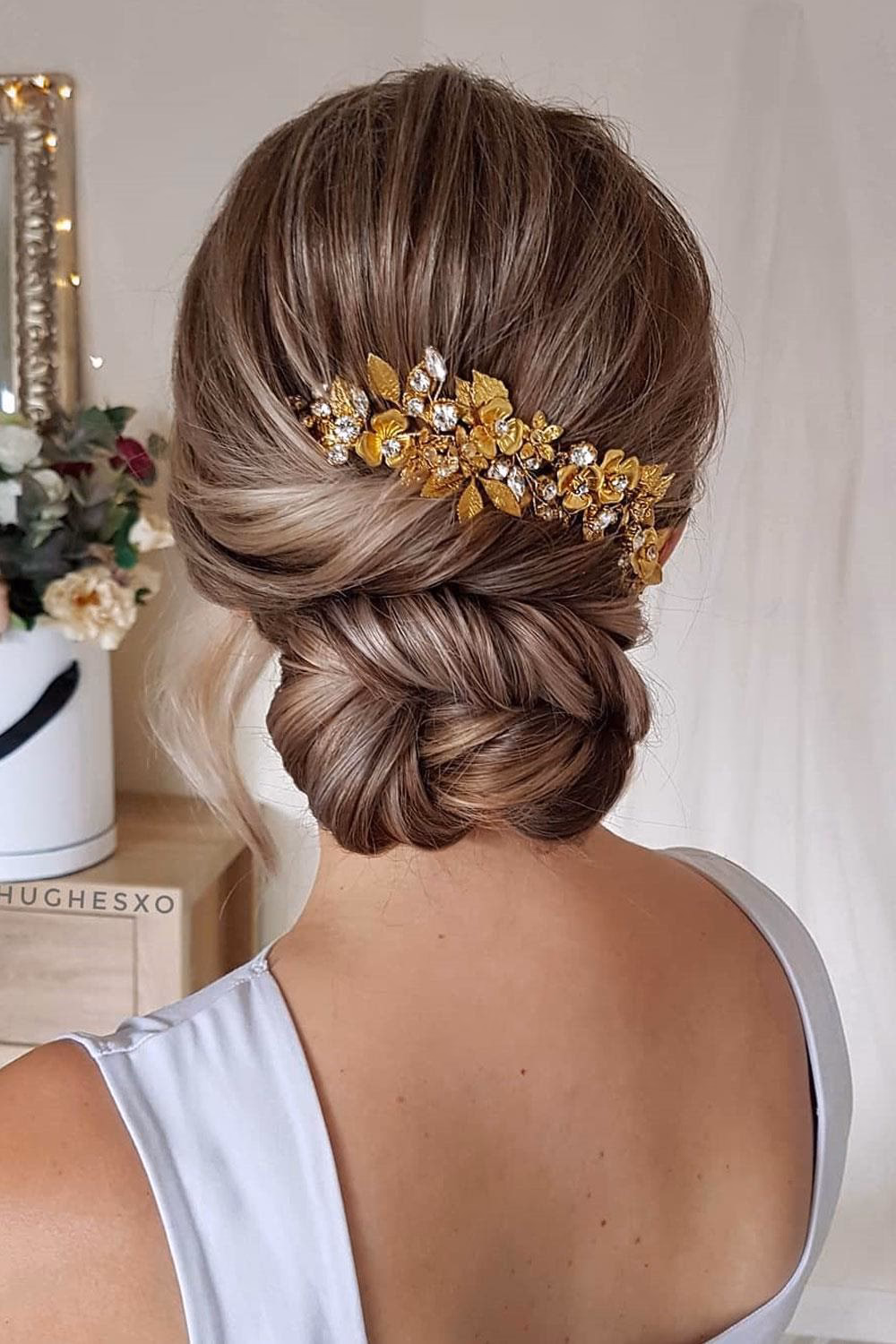 ¿Cómo peinar el cabello largo para una gala?