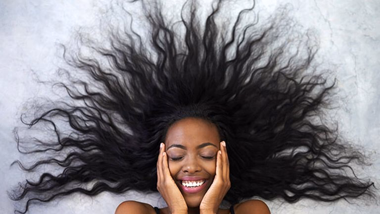 ¿Por qué tengo el pelo como estropajo?