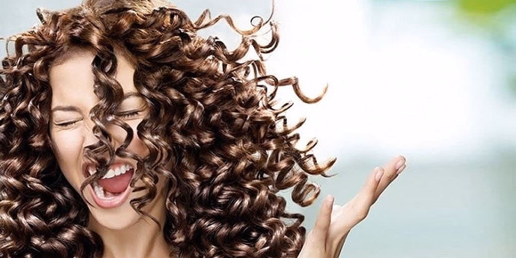 ¿Cuánto cobran por un rizado permanente?