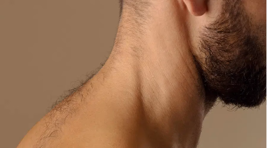 ¿Qué significa tener un pelo largo en la espalda?