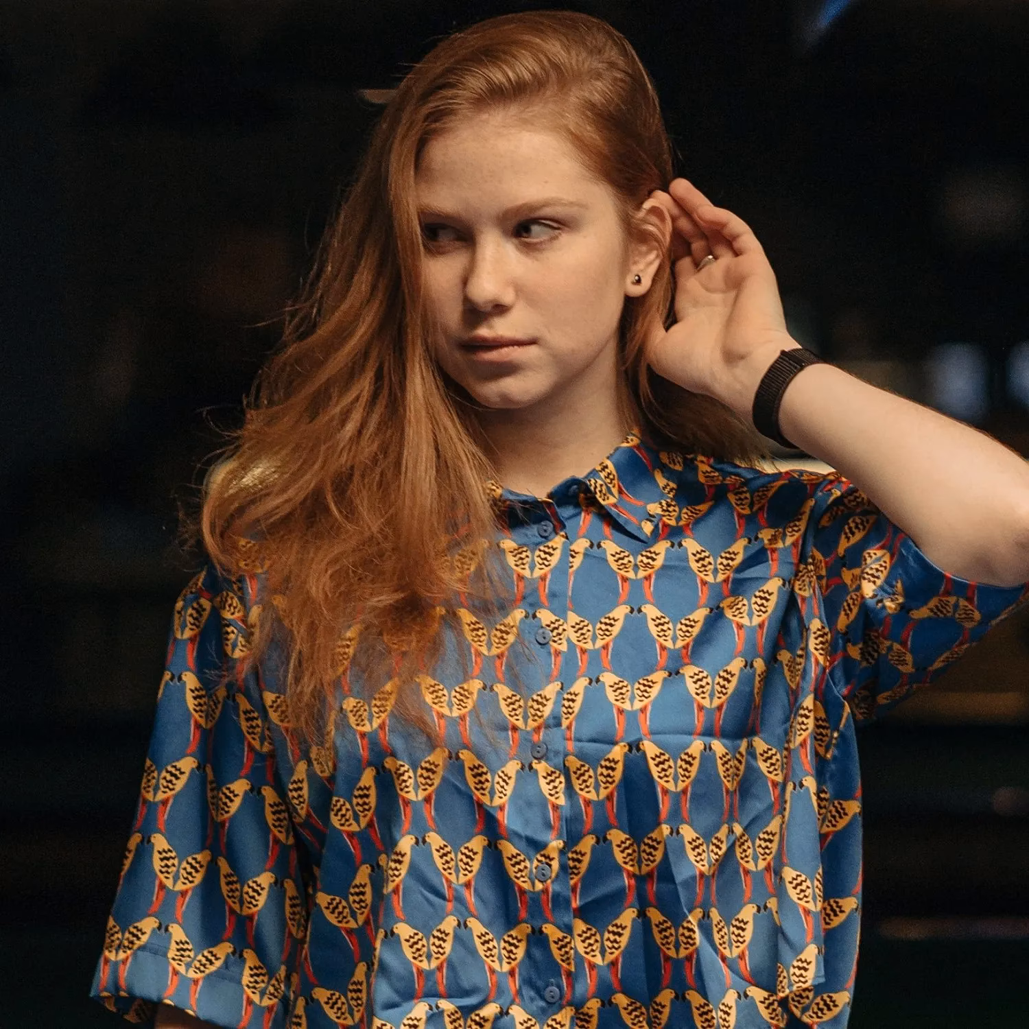 ¿Qué significa si una chica se arregla el cabello todo el tiempo?