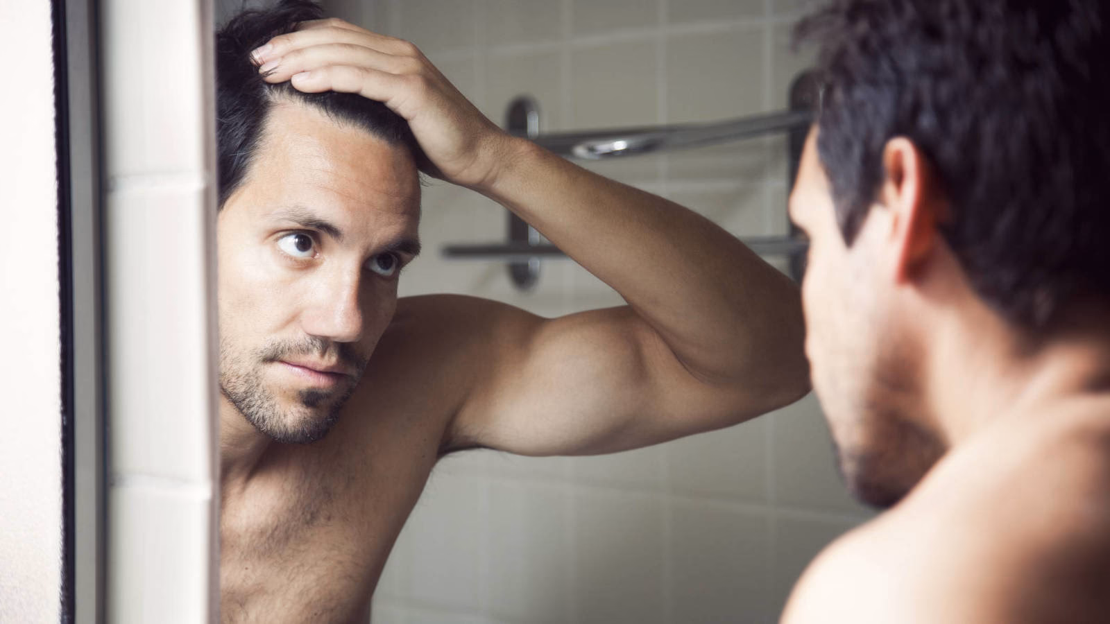 ¿Cómo evitar que el cabello se hinche después de la ducha?
