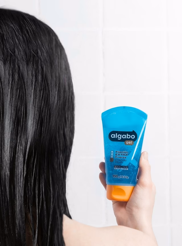 ¿El gel para el cabello disimula las canas?