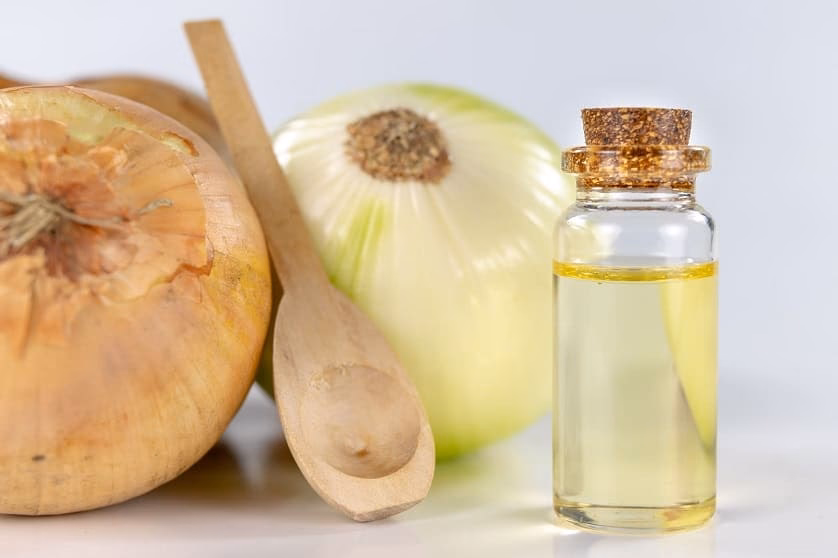 ¿Cómo se debe usar la cebolla para el cabello?