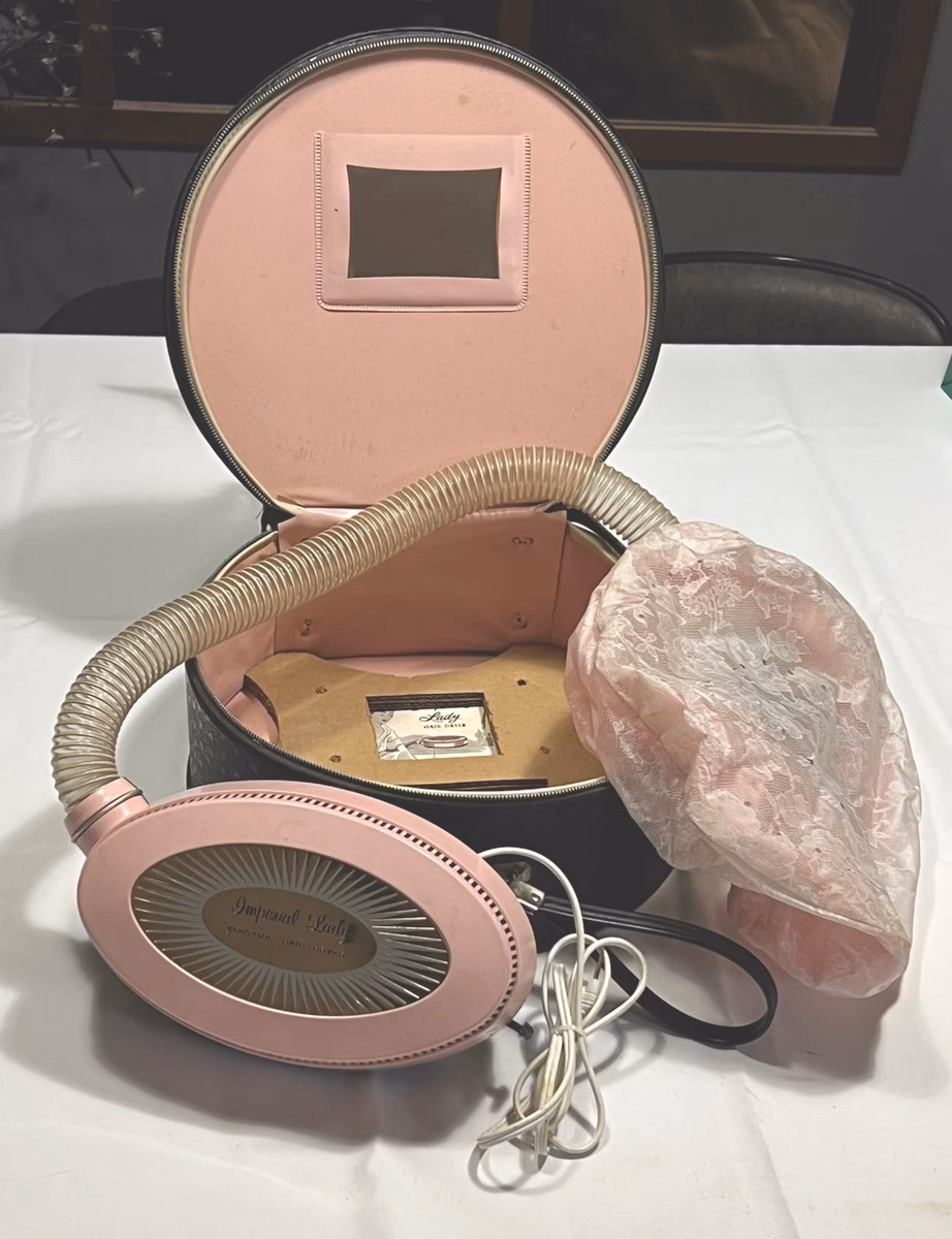 ¿Puedo llevar secador de pelo en el equipaje de mano?