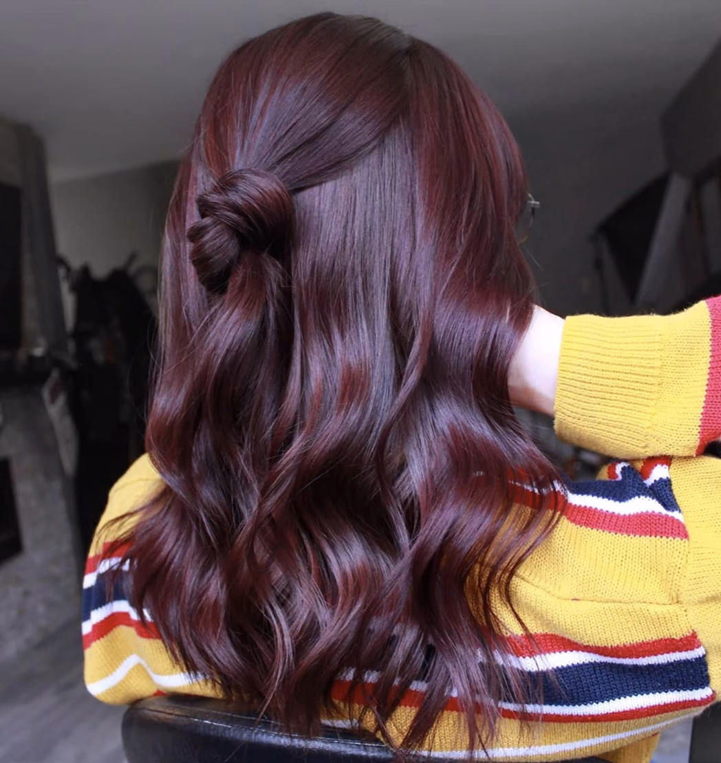 ¿Cuál es el mejor tinte rojo para cabello oscuro sin decolorar?