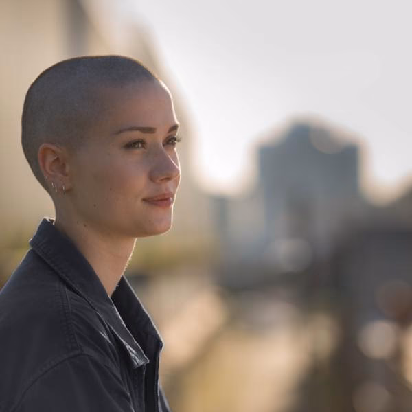 ¿Raparse la cabeza ayuda a mejorar el cabello?