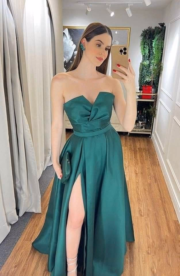 ¿Qué tipo de zapatos se deben usar con un vestido largo?